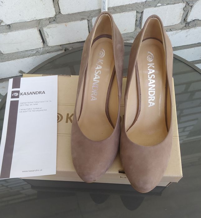 Туфлі жіночі беж.39р.(на 38),нубук