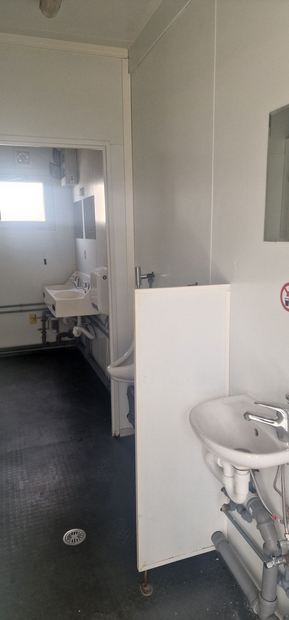 Kontener Sanitarny Wc Toaleta  Pisuar prysznice