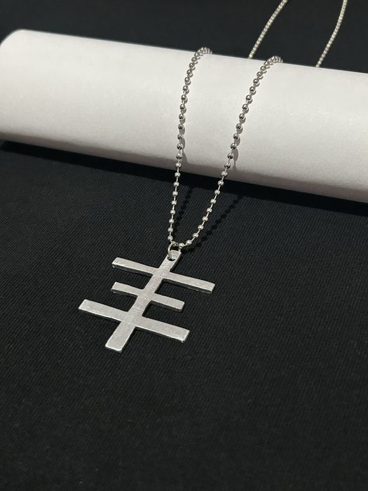 Дизайнерское украшение (знак как у 9mice)