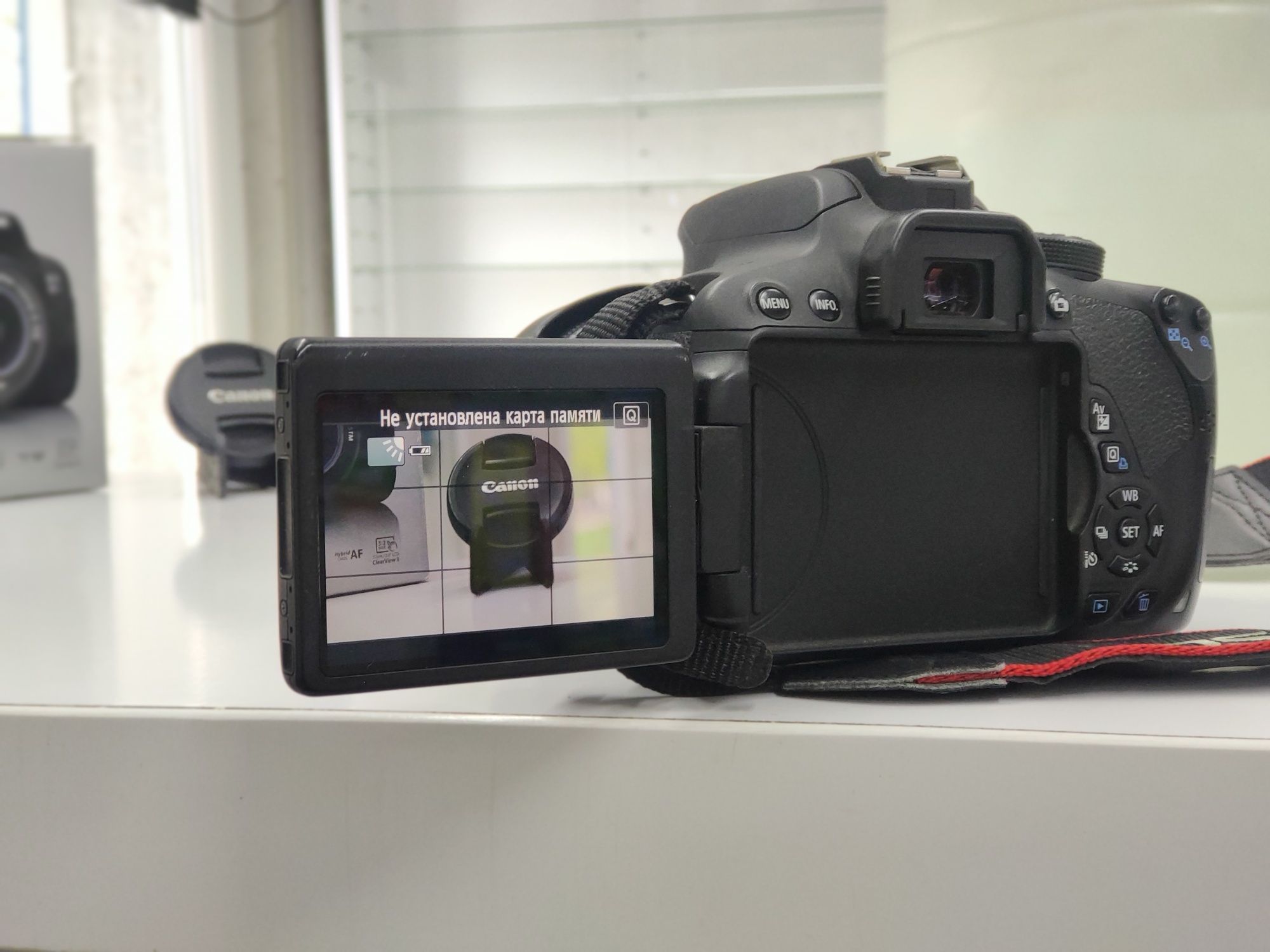 Профессиональный зеркальный фотоаппарат Canon 700D + объективы и тд