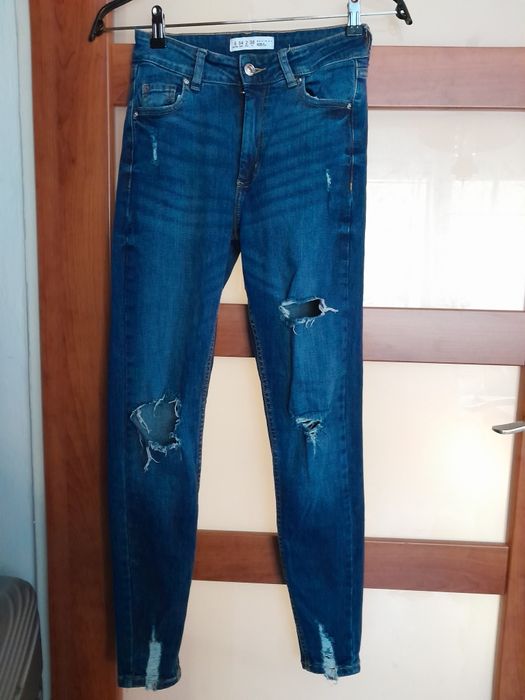 Dżinsy z dziurami XS/34