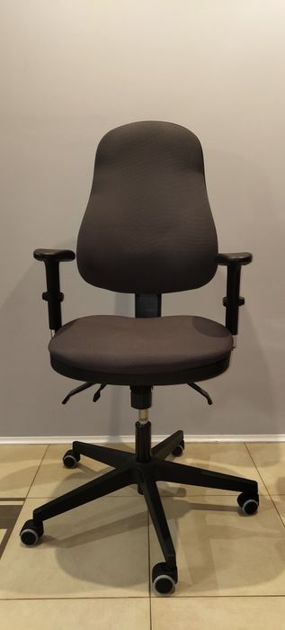 Młodzieżowe krzesło/fotel biurowy firmy OFFIX. Kolor szary, regulowany