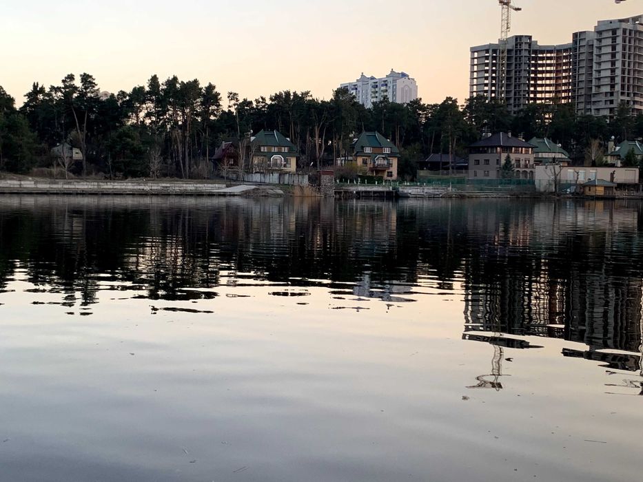 Пропонується в оренду будинок з виходом на воду