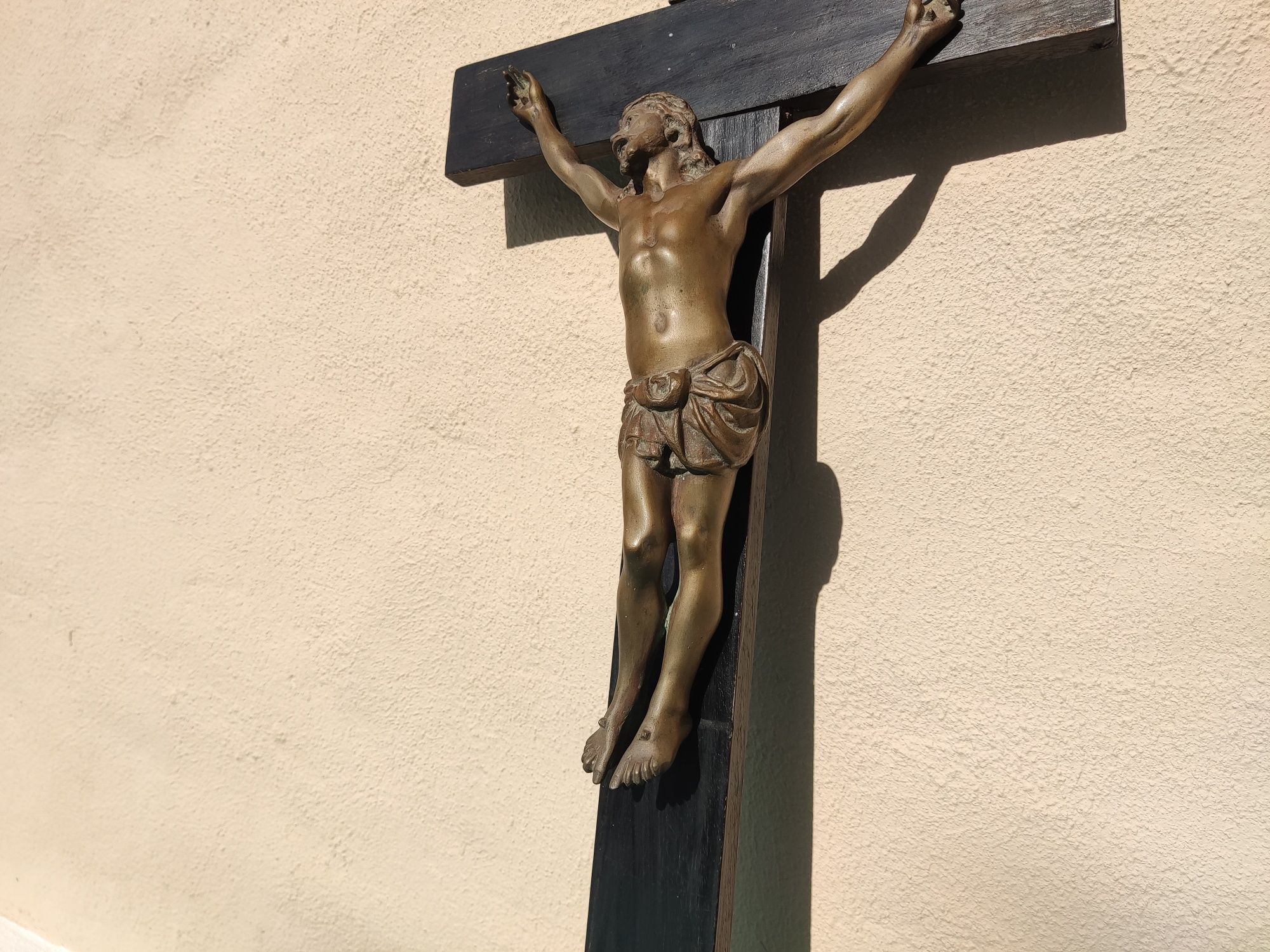 Crucifixo António Lopes Teixeira - escola primária (estado novo)