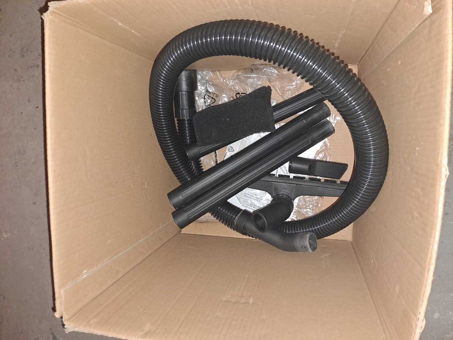 Odkurzacz (nadaje się do użytku domowego i warsztatowego.)