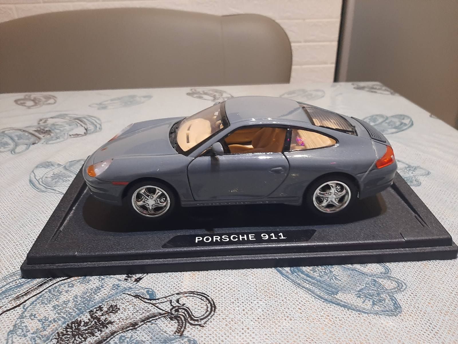 Продам модель  Porsche 911