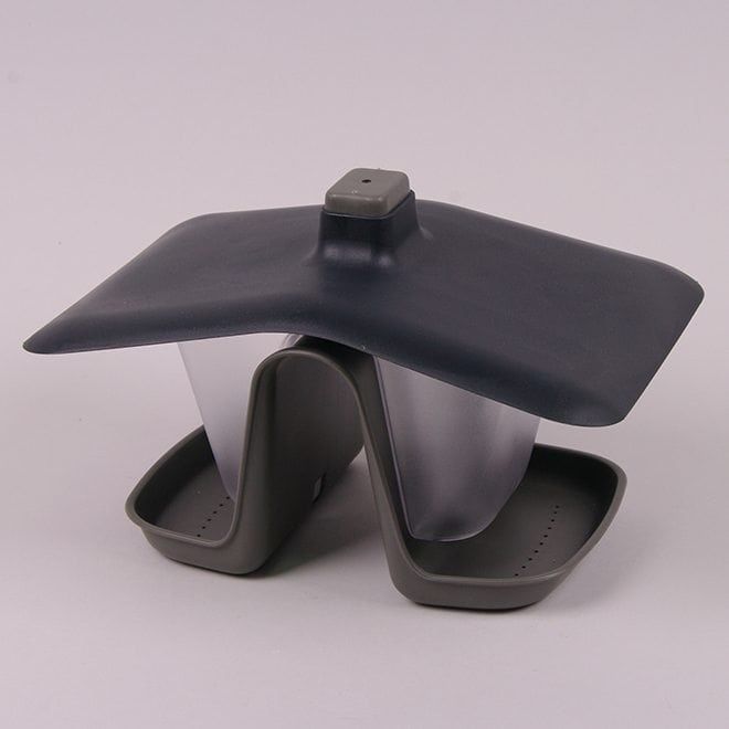 Годівниця для птахів пластмасова.