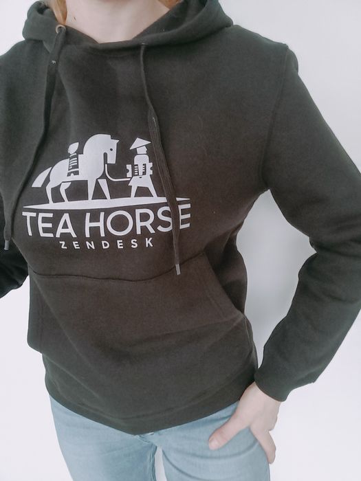 Czarna bluza dresowa z kapturem XS S M motyw konia