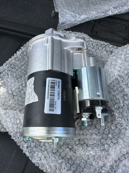 Стартер Mitsubishi 2.4L новий, з США.