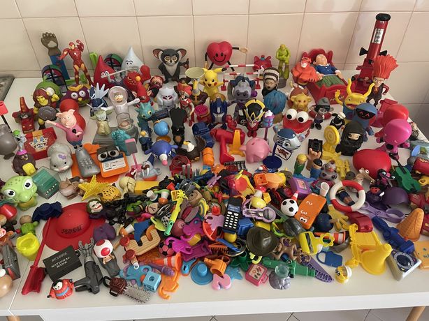 Lote + 200 brinquedos de várias coleções