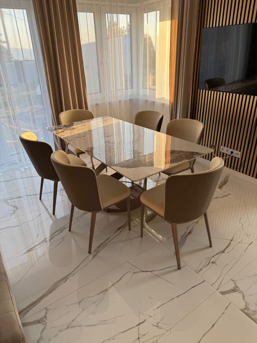 Elegancki Zestaw Stół z 6 Krzesłami – Marmurowy Blat / Beżowe Krzesła