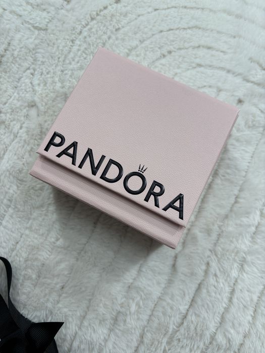 Браслет Pandora,(є шарми)