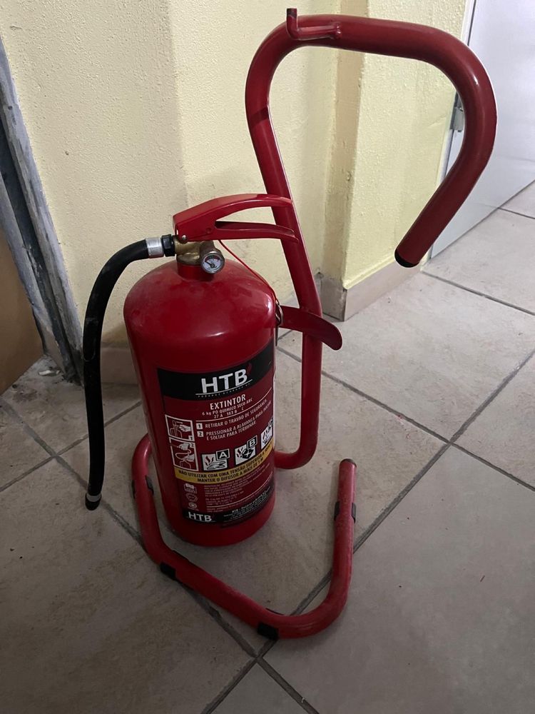 Extintor com suporte