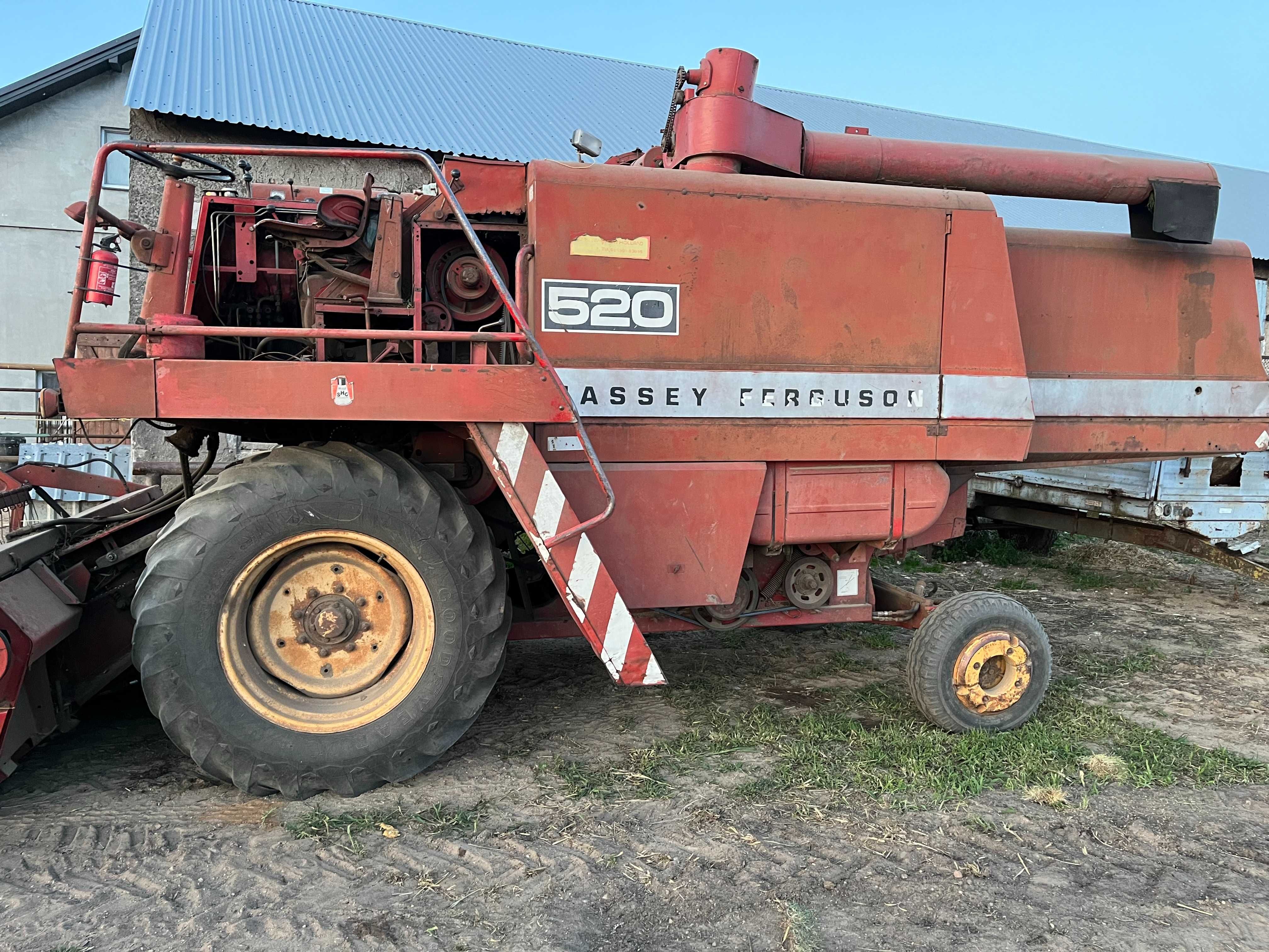 Kombajn zbożowy Massey Ferguson 520 w całości lub na części.