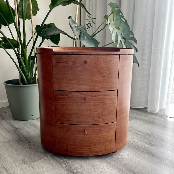 Mesa de cabeceira / mesa de apoio oval