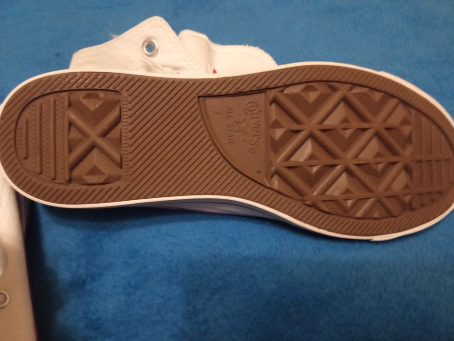 Белые высокие кеды converse