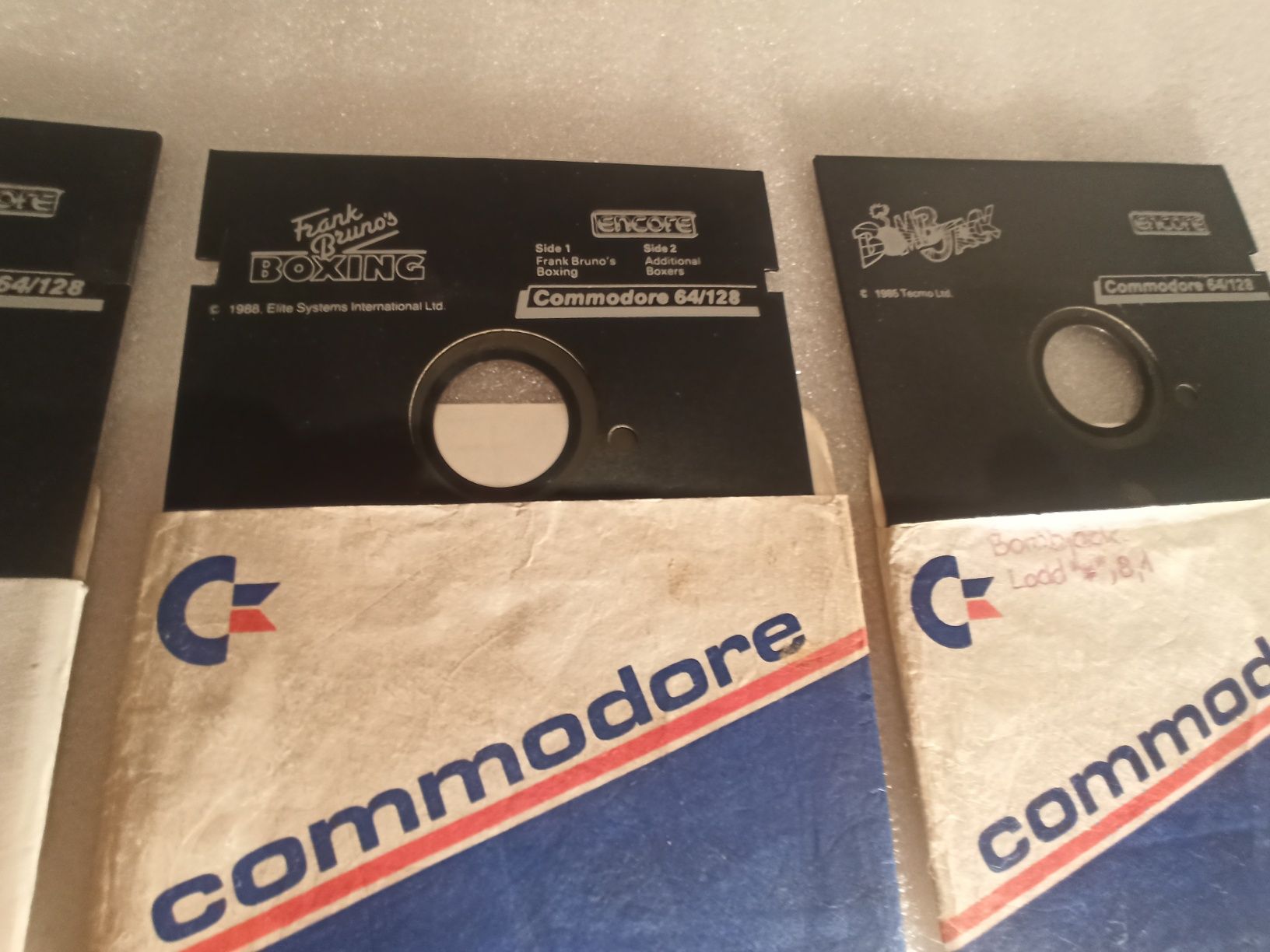 3 dyskietki 5,25 Commodore 64 z grami firmy  ENCORE z 1985 i 1988r.