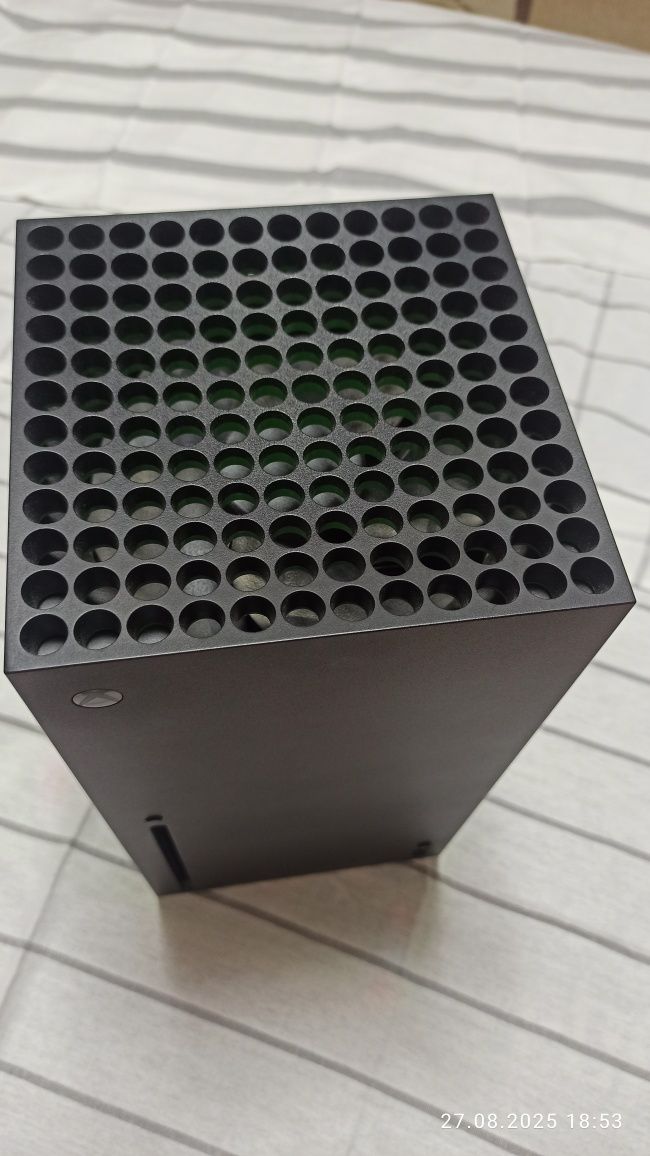 Консоль Xbox Series X 1TB – майже новий, відмінний стан!