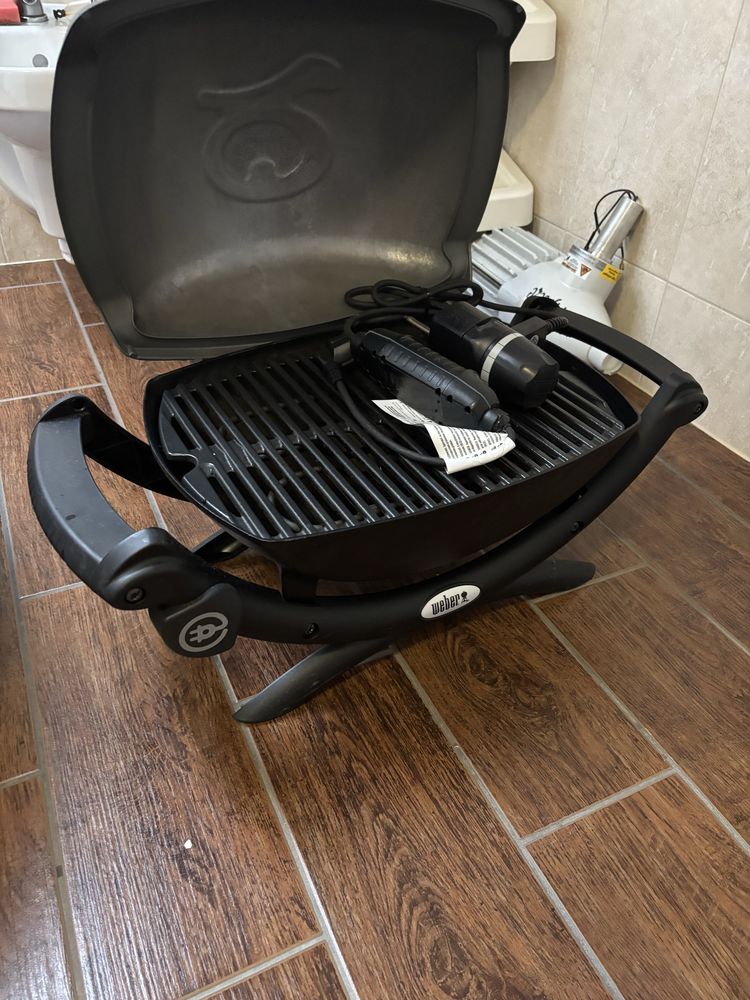 Grill elektryczny WEBER Q 1400