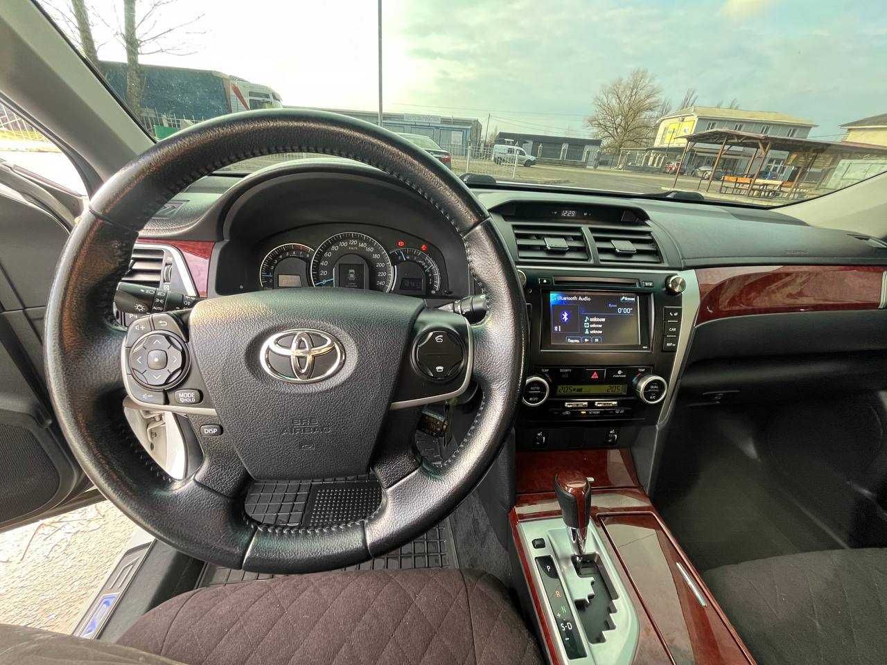 Toyata Camry 50 oficial 2013
