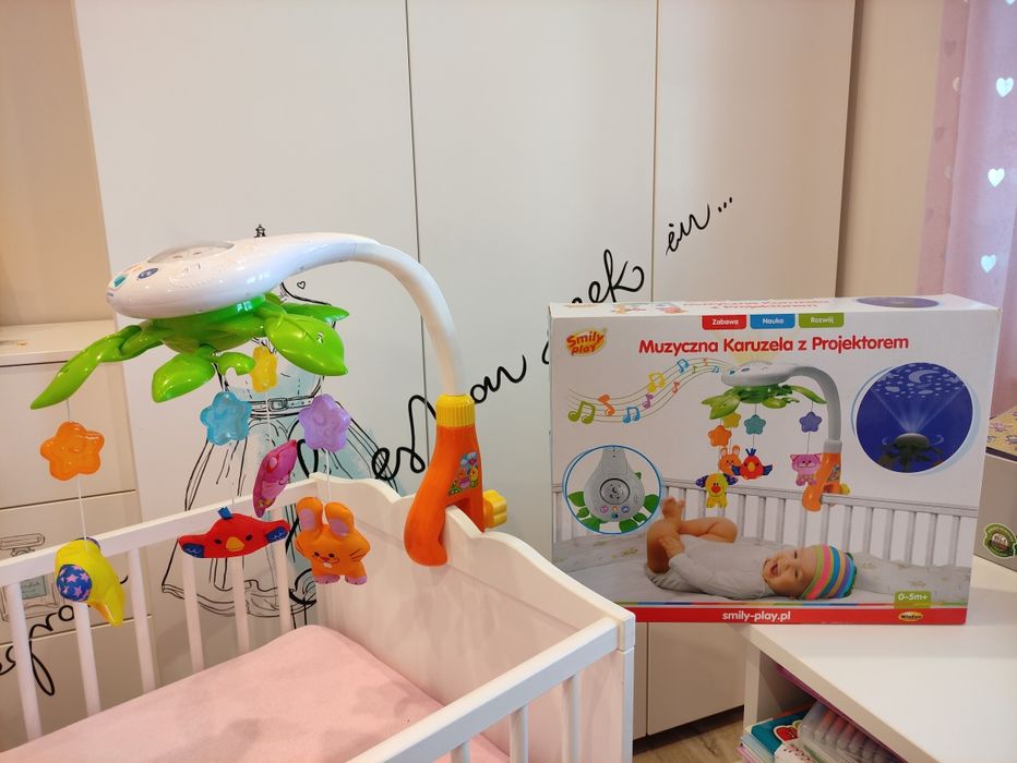Karuzela do łóżeczka  muzyczna Smily Play + projektor jak nowa pudełko