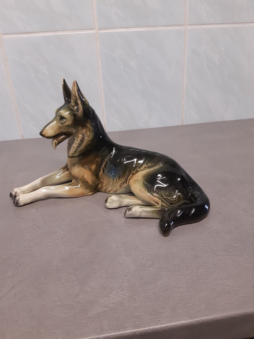 Figurka pies owczarek niemiecki