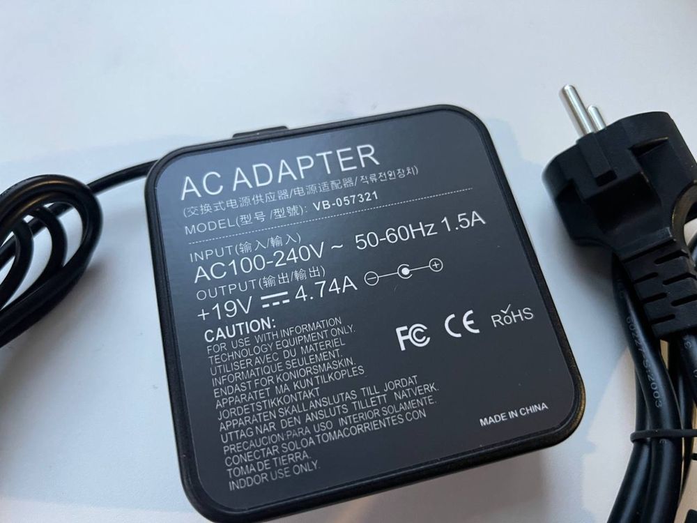 Нове зарядне, блок живлення 90W 4.74A 5.5x2.5 Asus Toshiba Fujitsy 90в