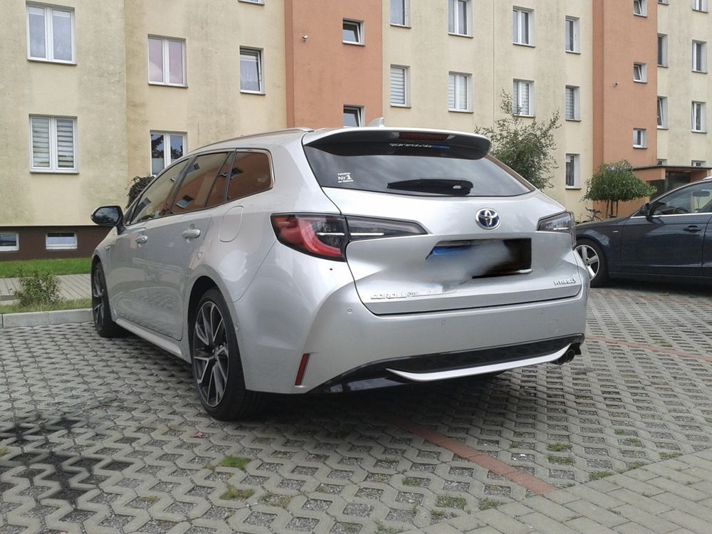 Sprzedam samochod Toyota Corolla Hybrid Kombi 2020 25 tys przebiegu