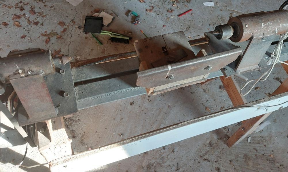 Tokarka do drewna własnej produkcji.