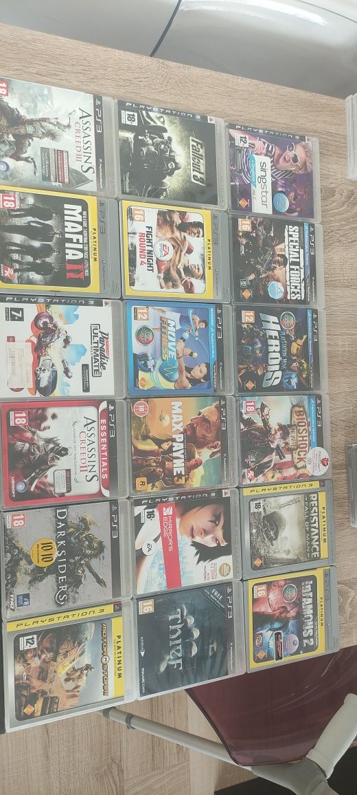 Vendo ps3 usada com jogos e acessorios