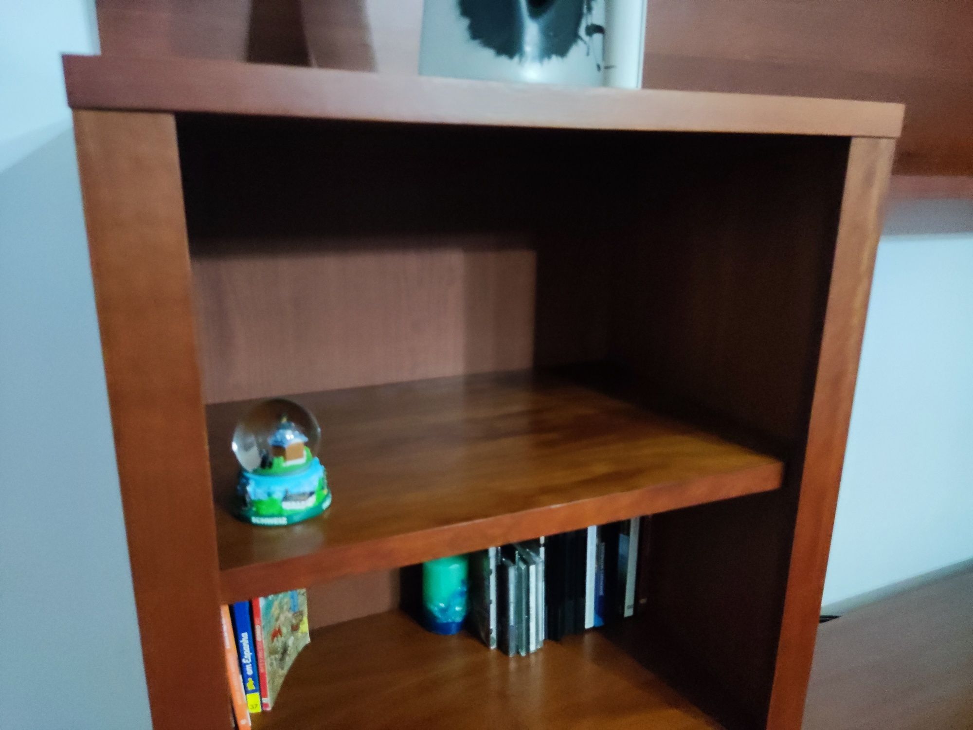 Móvel de Sala com vitrine