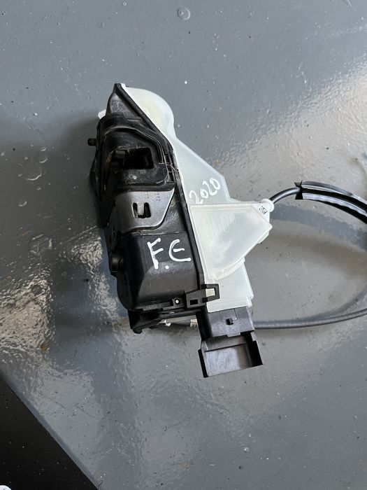 Fechadura  porta frente direito