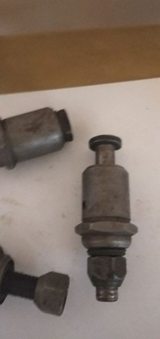 Різьбові втулки на Газ 24