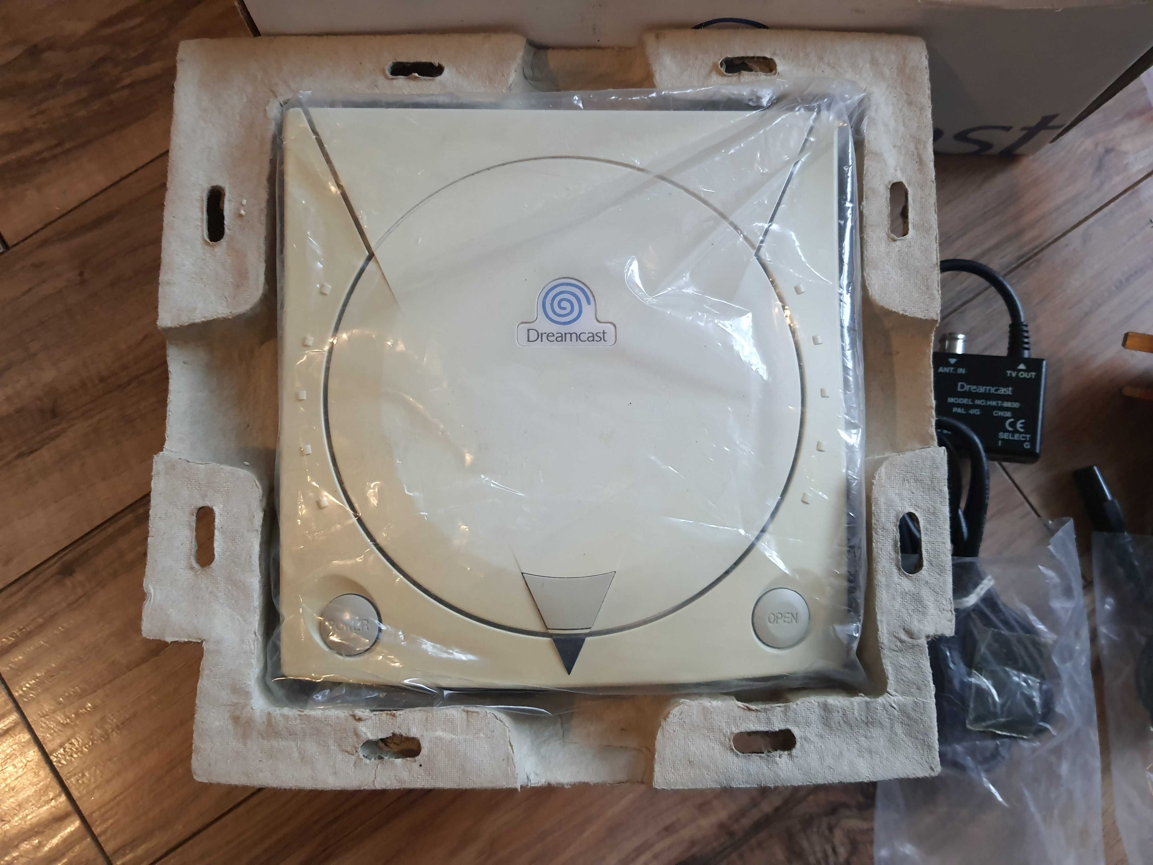 Konsola Dreamcast HKT-3030 Kar Pad Kabel Video Papiery Komplet KARTON!