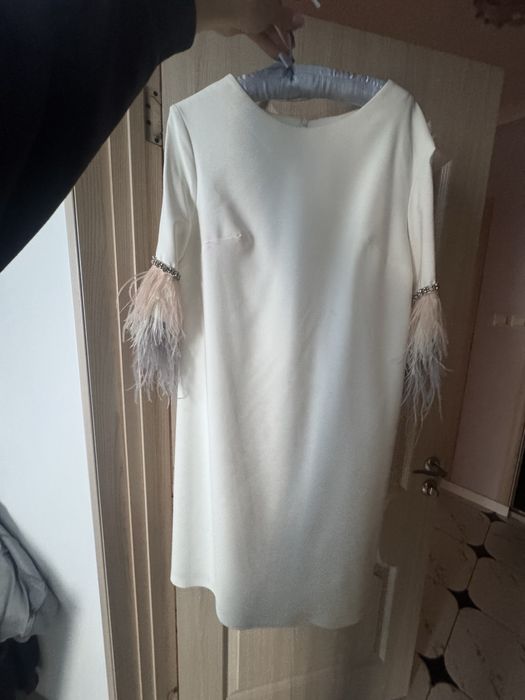 Сукня святкова з пірʼям