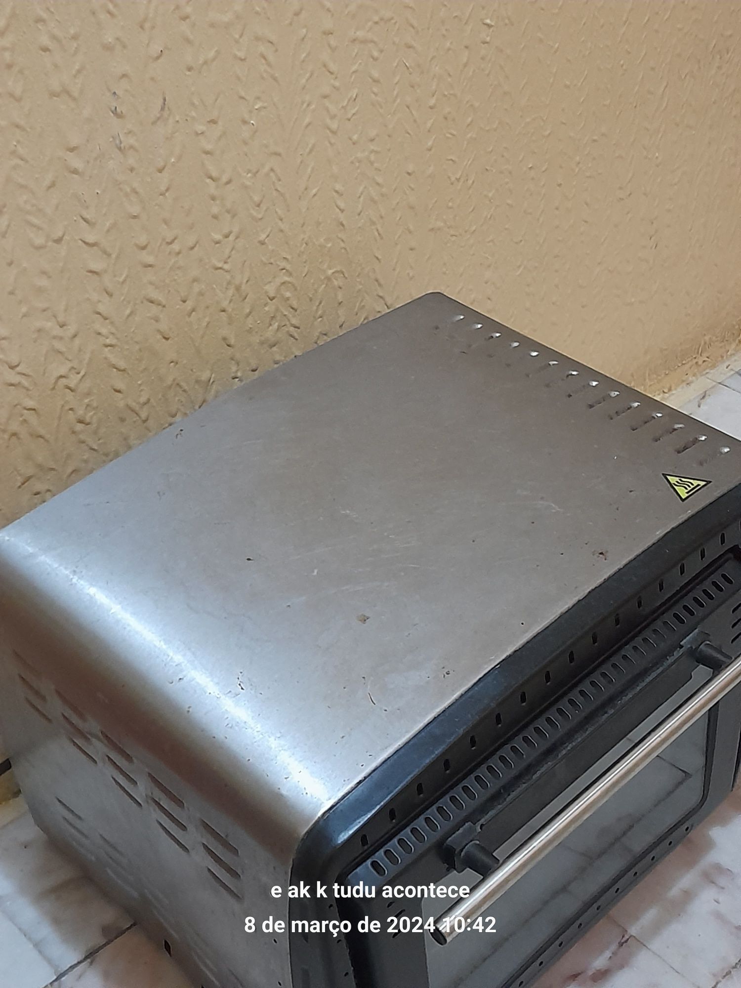 Micro-ondas a funcionar