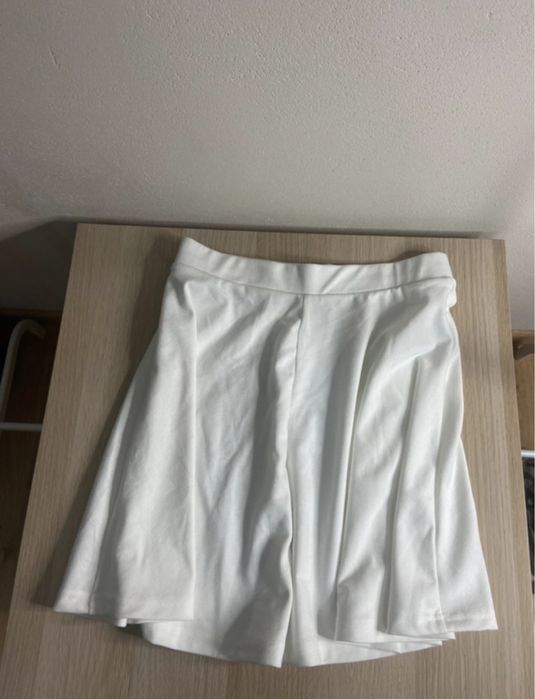 Biała spodniczka M