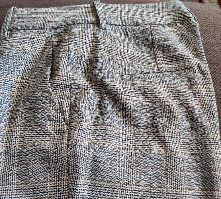 Calças Zara, em fazenda fininha