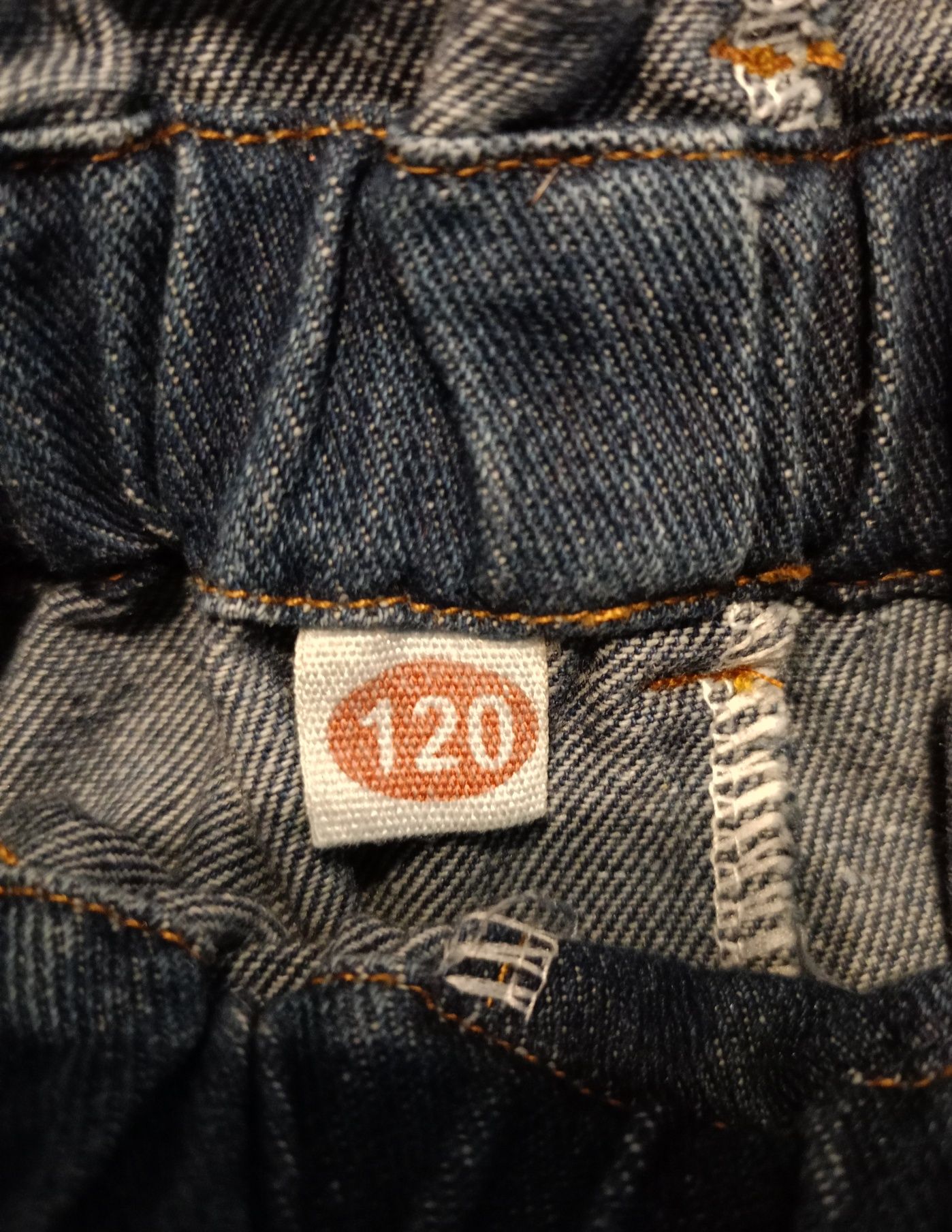 Jeansy o wyjątkowym kroju r.120