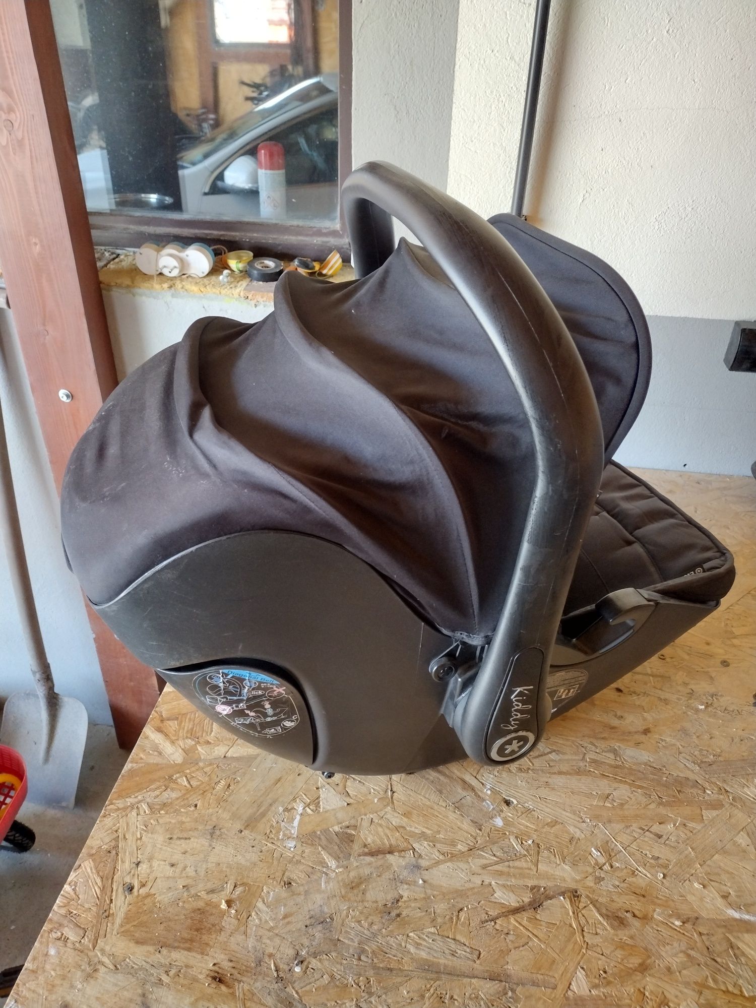 Fotelik samochodowy kiddy Evolution Pro2 z bazą Isofix