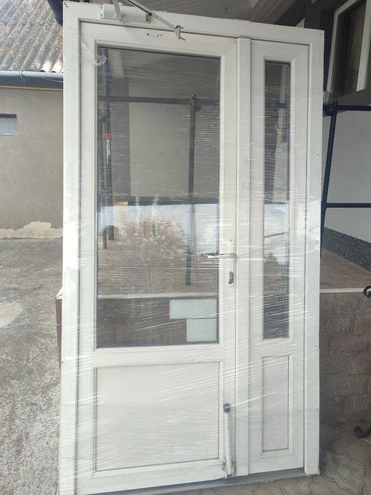 Пластикові двері вхідні + ролокасет