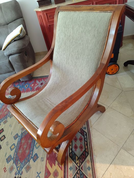 Cadeirão de madeira maciça