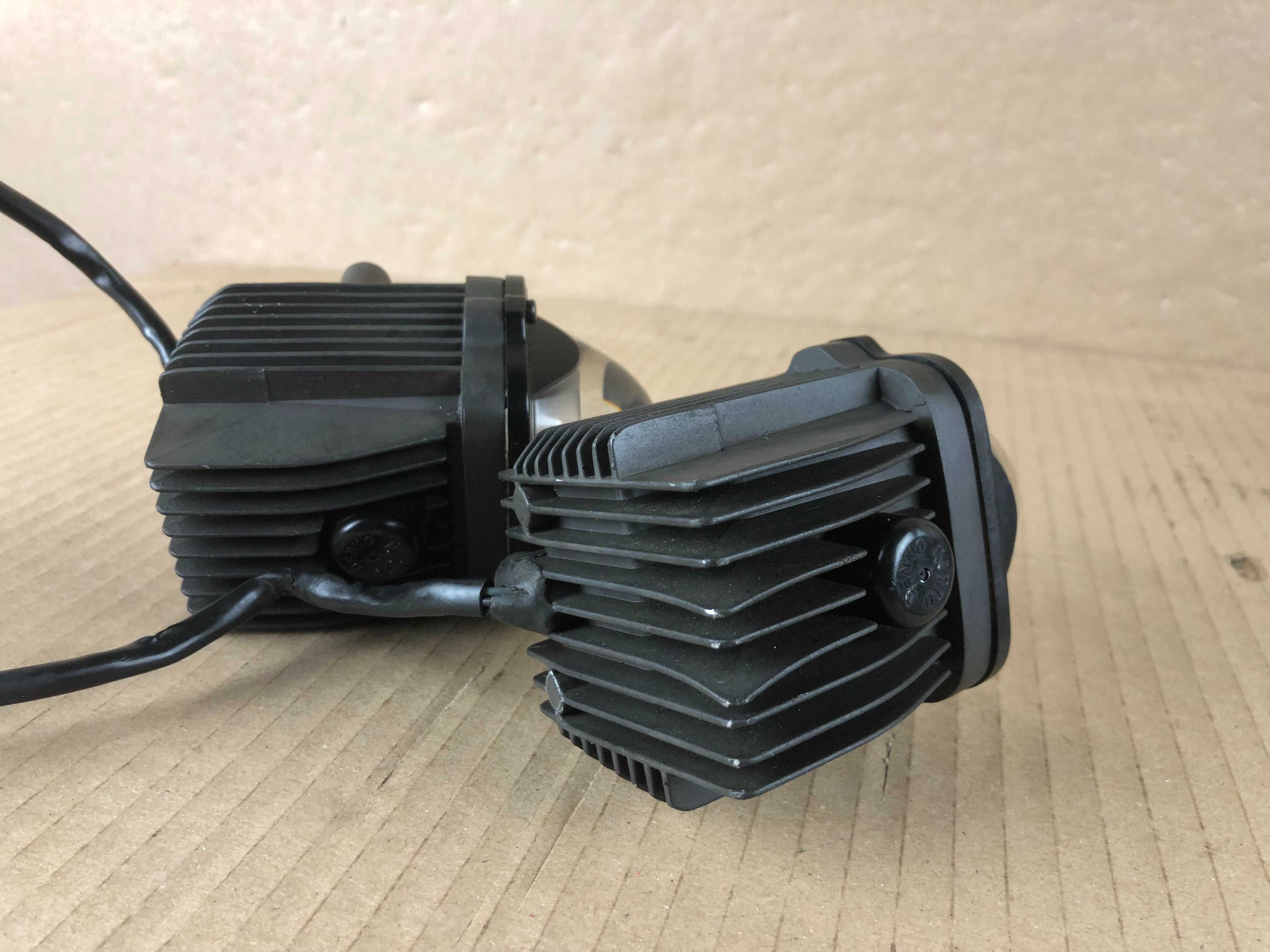 Yamaha MT07 Tracer Lampa Reflektor Halogeny Halogen Prawy Lewy 2022