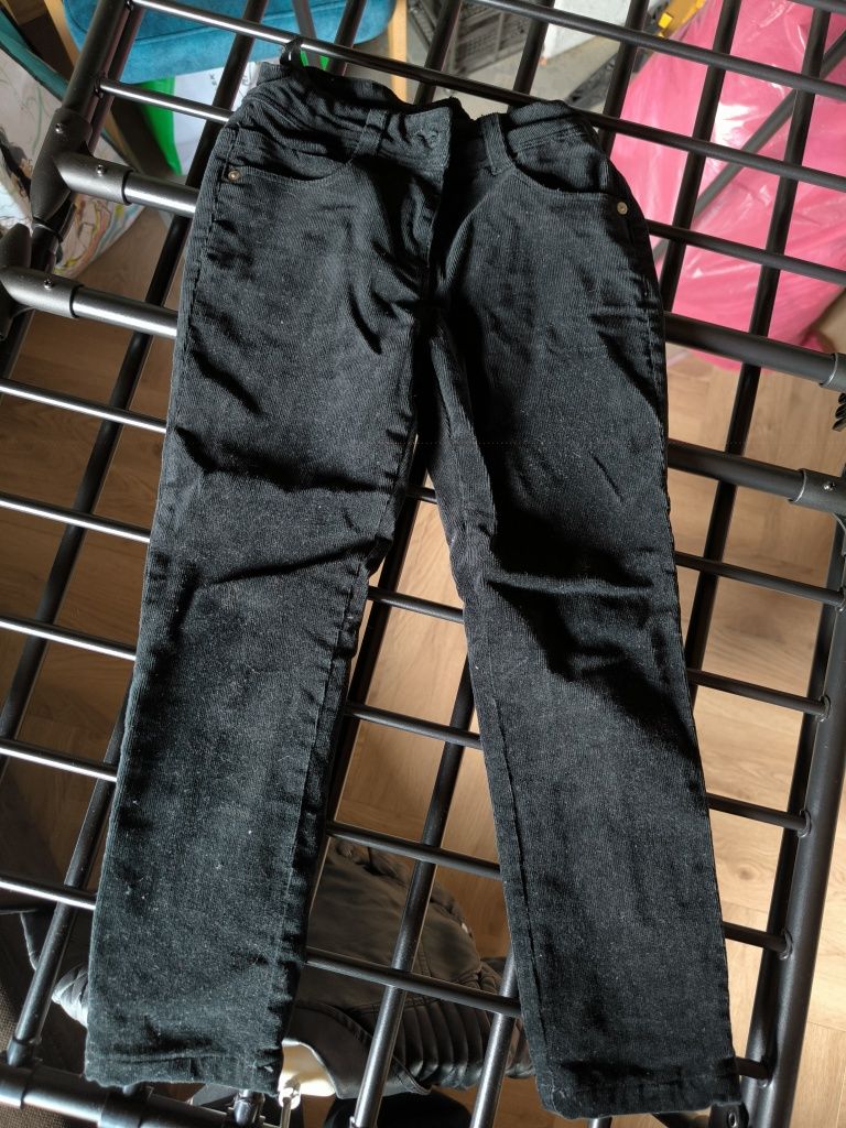 Spodnie sztruksowe Primigi dla dziewczynki rurki r. 110