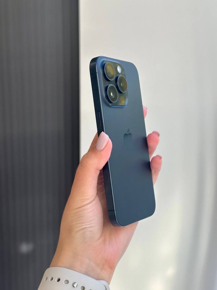 Б/у Apple iPhone 15 Pro Max Natural/Black/Blue256 gb