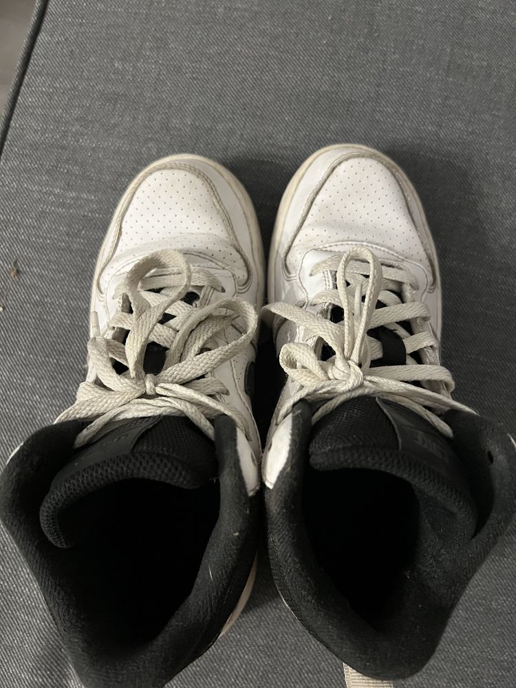 Buty marki Nike w białym kolorze