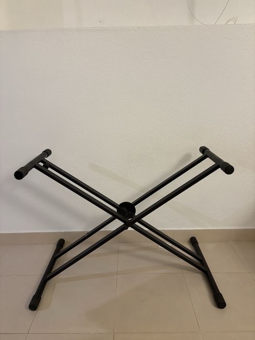 Piano digital Korg B1 em excelentes condições