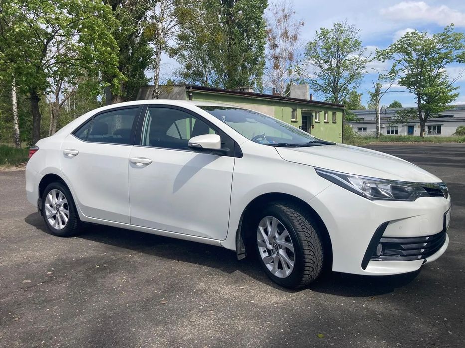 Toyota Corolla Toyota Corolla 1.6 bezyzna / biała perła