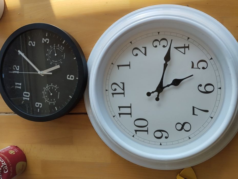 Dwa zegary ok 40 i okolo 25 cm srednica