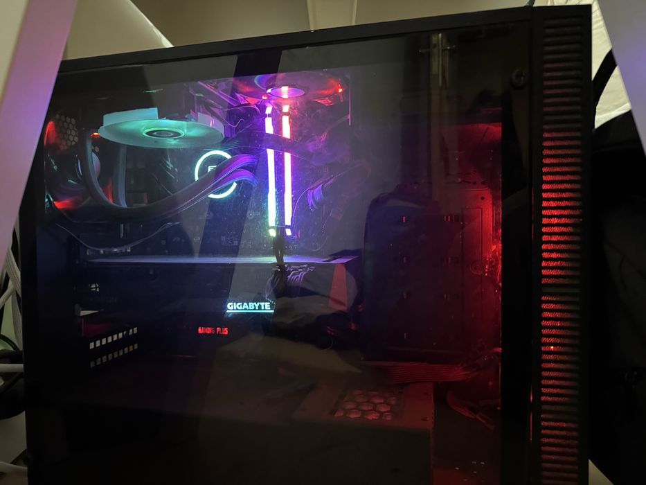 Torre PC Gaming Desktop c/ Ryzen5 5600x e AMD 6700 XT